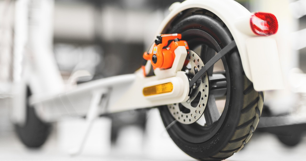 Nielegalne hulajnogi z Internetu. Tak Polacy tracą pieniądze