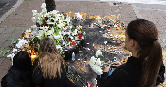 Pięć ofiar strzelaniny w Belgradzie znajduje się obecnie w stanie stabilnym; jedno dziecko w krytycznym, życie kolejnego jest  zagrożone - poinformowali dyrektorzy szpitali, do których trafiły ofiary nastoletniego zamachowca. W najgorszym stanie jest uczennica postrzelona w głowę. W strzelaninie w szkole zginęło 8 uczniów oraz ochroniarz placówki. 14-letni zamachowiec sporządził listę osób, które chciał zabić. Serbska policja zrekonstruowała zamach. Ustaliła, że nastolatek oddał 57 strzałów.
