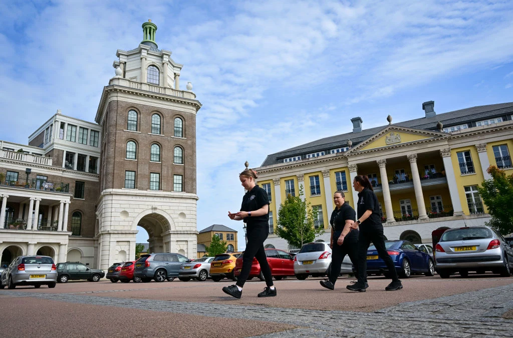 Widok na Queen Mother Square - najważniejszy plac w Poundbury