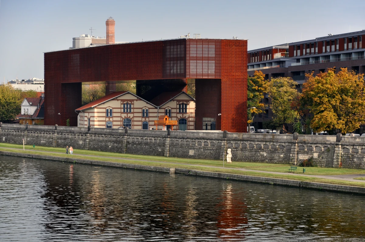 Prawie 12 mln zł to kwota, jaką władze województwa małopolskiego zarezerwowały na podwyżki w podlegających marszałkowi instytucjach kultury. Ich pracownicy będą zarabiać od 480 do 585 zł brutto złotych więcej niż do tej pory.  

