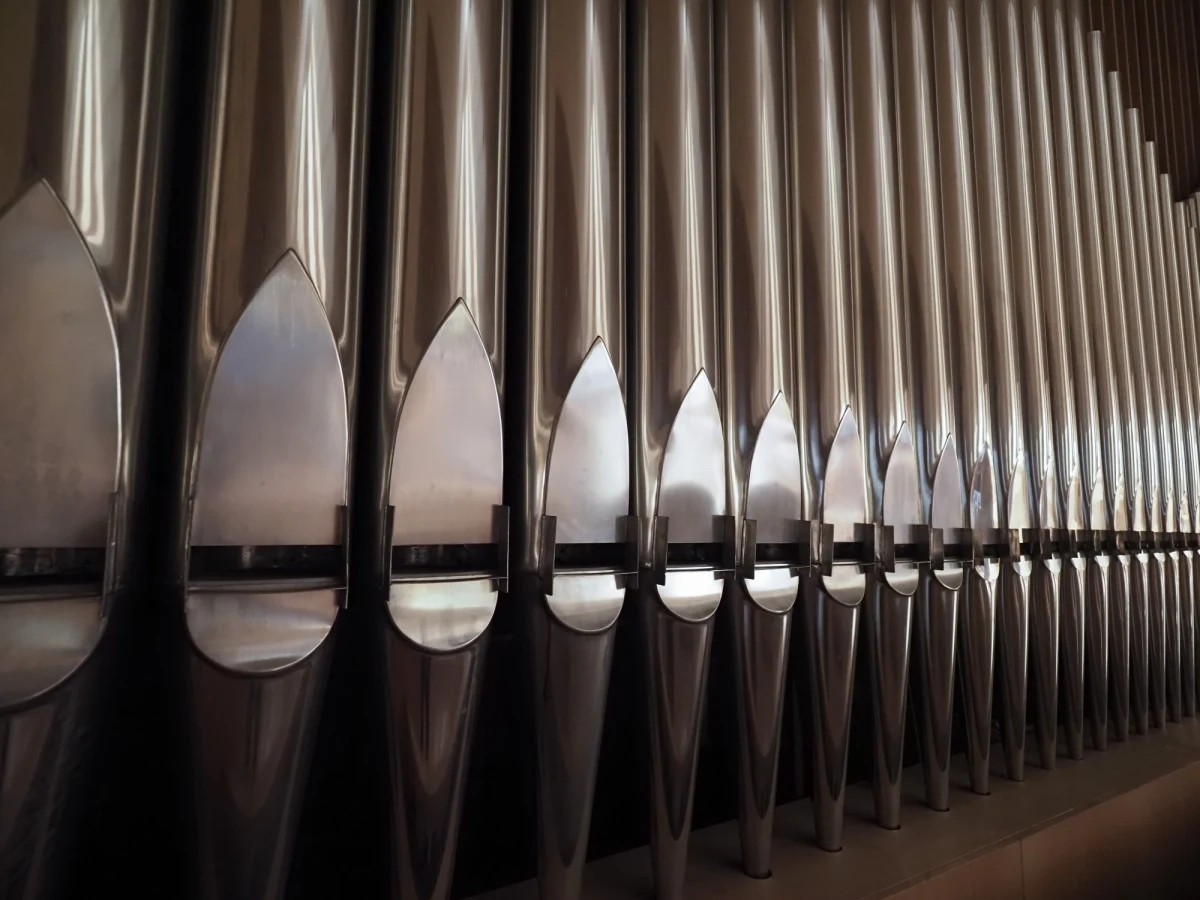 Podczas uroczystości pogrzebowych w jednym z kościołów w Wielkopolsce zaczęło dymić się z organów. Na miejsce wezwano straż pożarną. 