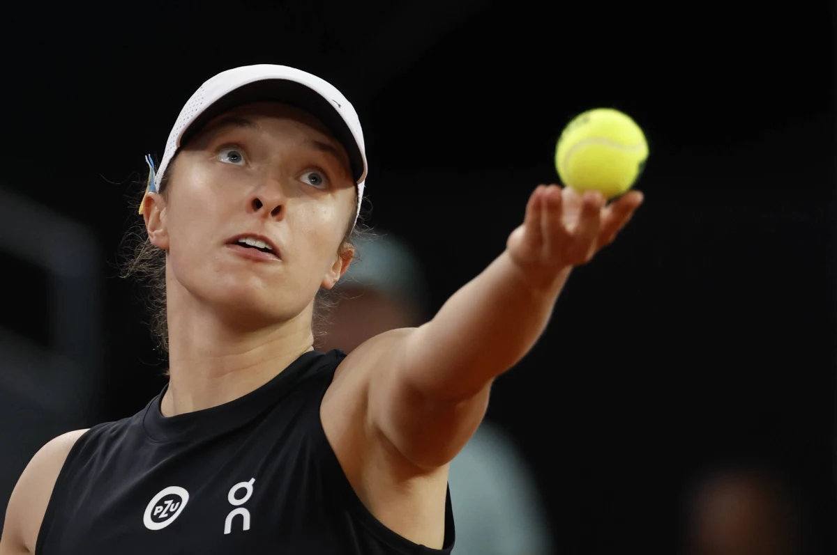 Iga Świątek awansowała do finału turnieju WTA 1000 na kortach ziemnych w Madrycie. Rozstawiona z numerem jeden polska tenisistka wygrała z Rosjanką Weroniką Kudermietową 6:1, 6:1. Jej ostatnią rywalką będzie w sobotę Białorusinka Aryna Sabalenka.
