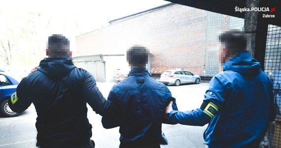 Policjanci zatrzymali dwóch mieszkańców Wrocławia, którzy wzięli udział w oszustwach metodą "na policjanta". Mężczyźni usłyszeli już zarzuty dotyczące trzech takich przestępstw. Zostali tymczasowo aresztowani. 