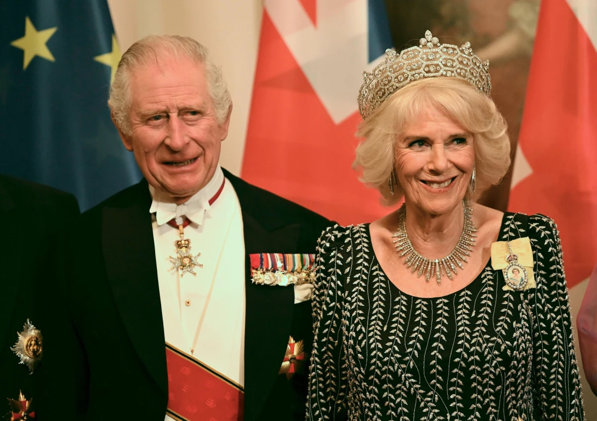 Już jutro Karol III zostanie koronowany na króla Wielkiej Brytanii. Będzie to 40. taka ceremonia w Opactwie Westminsterskim, ale pierwsza od 70 lat, kiedy to na tronie zasiadła Elżbieta II. Ma być krótsza, skromniejsza i dostosowana do współczesnych czasów, ale z zachowaniem wszystkich najważniejszych elementów.