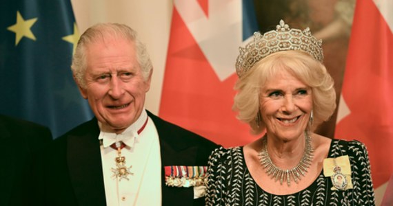 Już jutro Karol III zostanie koronowany na króla Wielkiej Brytanii. Będzie to 40. taka ceremonia w Opactwie Westminsterskim, ale pierwsza od 70 lat, kiedy to na tronie zasiadła Elżbieta II. Ma być krótsza, skromniejsza i dostosowana do współczesnych czasów, ale z zachowaniem wszystkich najważniejszych elementów.