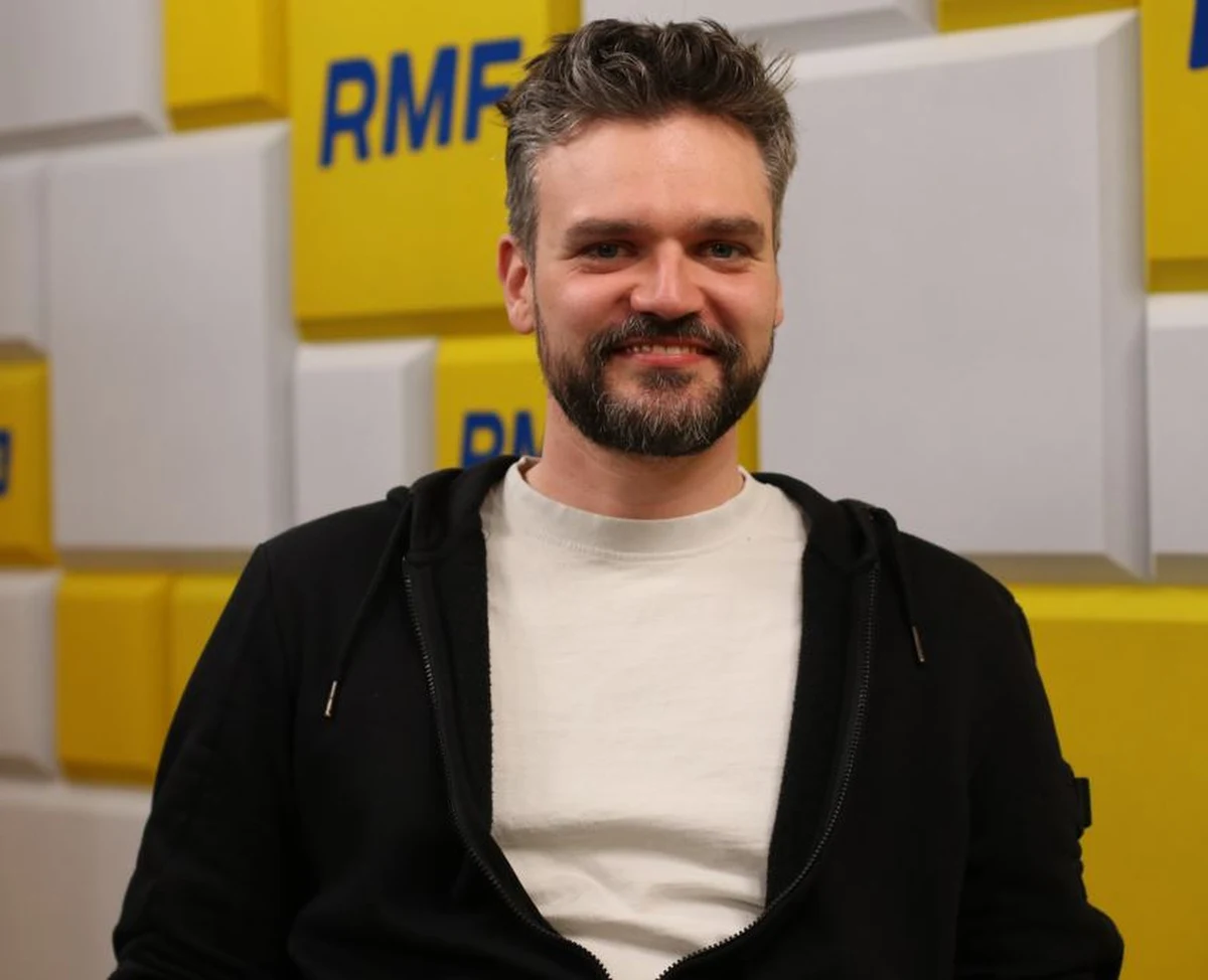 "To były inne czasy, nie zdawałem matury z matematyki i żałuję, bo nie miałem bata, żeby się uczyć" - tak swój egzamin dojrzałości wspomina Adam Drzewicki, założyciel kanału na YouTube "MaturaToBzdura.TV". Problemy dzisiejszych uczniów z matematyką tłumaczy tym, że – jego zadaniem – przedmiot ten jest traktowany po macoszemu w klasach 1-3. "Panie, które zwykle nas wtedy uczą, są bardziej polonistkami" - mówi. Tegorocznym maturzystom, który egzamin z matematyki zdają w poniedziałek, gość Porannej rozmowy w RMF FM radzi: "Uczcie się. W weekend jest ładna pogoda, nie wychodźcie na grilla, nie wychodźcie na imprezy". 