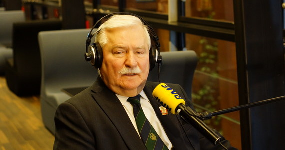 Lech Wałęsa zamierza uczestniczyć w marszu 4 czerwca, organizowanym przez Donalda Tuska przeciwko „drożyźnie, złodziejstwu i kłamstwu”. Swoje plany zadeklarował na antenie RMF FM. W marszu nie wezmą natomiast udziału Szymon Hołownia i Władysław Kosiniak-Kamysz. „Kiedyś do tego dorosną” – skomentował były prezydent. Lech Wałęsa oświadczył też, że popiera Donalda Tuska. „To jest najlepszy polityk, jakiego Polska posiada dzisiaj” – powiedział gość Krzysztofa Berendy w Rozmowie w południe w RMF FM. O obecności Włodzimierza Czarzastego na marszu 4 czerwca Wałęsa powiedział: „Należy w niektórych przypadkach iść w tym samym kierunku”. Byłego prezydenta nie razi „czerwony rodowód” polityka Nowej Lewicy.  