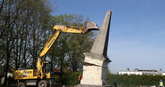 W Głubczycach na Opolszczyźnie wyburzono "pomnik wdzięczności Armii Czerwonej". Apelował o to wcześniej do samorządowców prezes Instytutu Pamięci Narodowej, dr Karol Nawrocki. 