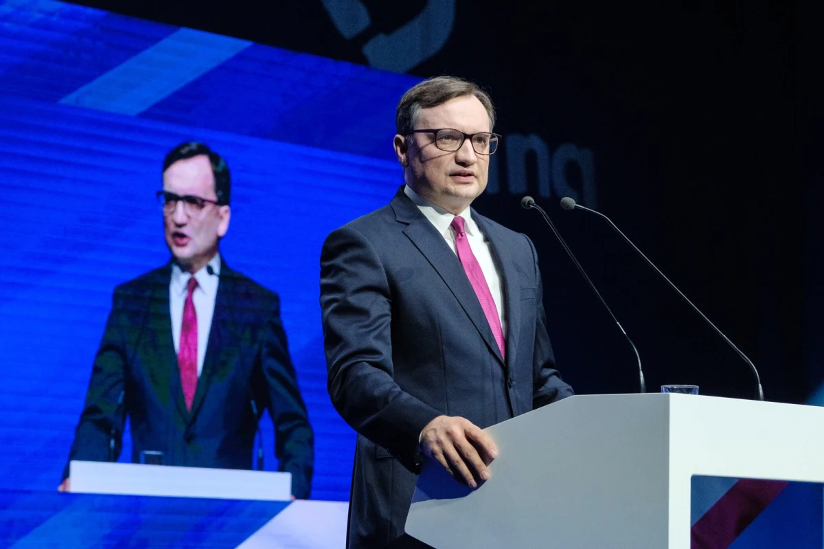 Czy szorstka przyjaźń między Suwerenną Polską a Prawem i Sprawiedliwością wkroczyła w nowy, silniejszy etap? Partia Zbigniewa Ziobry w nazwie nie jest już „solidarna” a „suwerenna”. PiS angażuje się w zbieranie podpisów pod ustawę o zakazie seksualizacji dzieci. Czy obie partie będą ze sobą rywalizować o najbardziej prawicowy i narodowo-katolicki elektorat? Tomasz Terlikowski pytał o to w radiu RMF24 prof.  Sławomira Sowińskiego, politologa i socjologa.