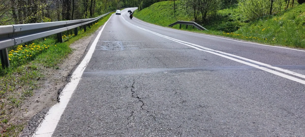 Burmistrz Starego Sącza wydał decyzję o środowiskowych uwarunkowaniach dla przebudowy trzech odcinków drogi krajowej nr 87 między Barcicami a Młodowem - poinformowała GDDKiA. Łączna długość tych trzech odcinków to niespełna 5 km. Po przebudowie ma być bezpieczniej: będzie mniej ostrych zakrętów, powstaną chodniki.    

