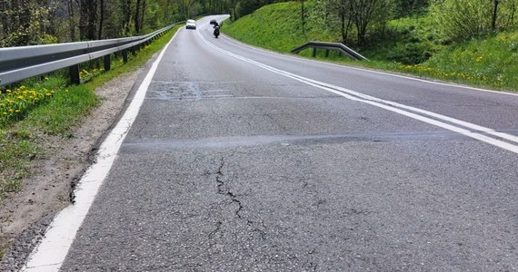 Burmistrz Starego Sącza wydał decyzję o środowiskowych uwarunkowaniach dla przebudowy trzech odcinków drogi krajowej nr 87 między Barcicami a Młodowem - poinformowała GDDKiA. Łączna długość tych trzech odcinków to niespełna 5 km. Po przebudowie ma być bezpieczniej: będzie mniej ostrych zakrętów, powstaną chodniki.    

