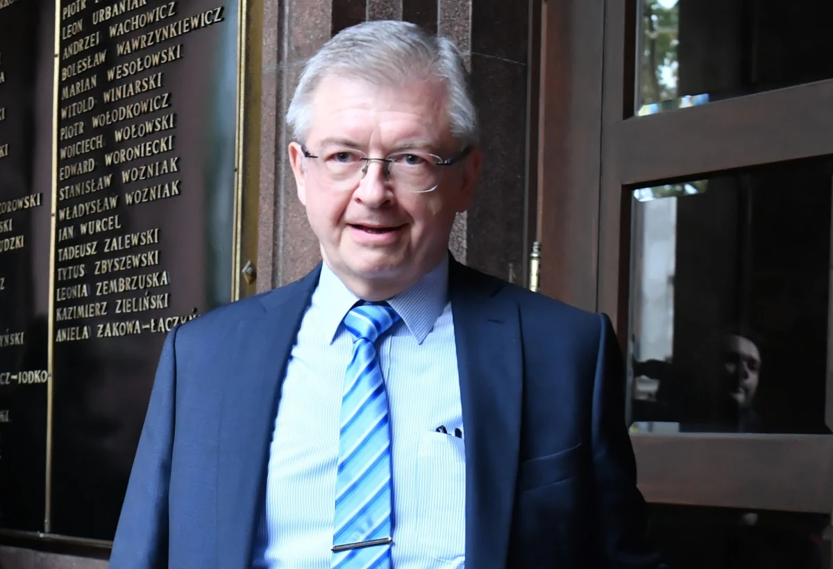 Rosyjski ambasador w Warszawie Siergiej Andriejew został dziś wezwany do polskiego Ministerstwa Spraw Zagranicznych - poinformował rzecznik MSZ Łukasz Jasina. Chodzi o wypowiedzi byłego rzecznika praw dziecka Federacji Rosyjskiej, Pawła Astachowa, nawołującego do zabójstwa polskiego ambasadora w Moskwie.