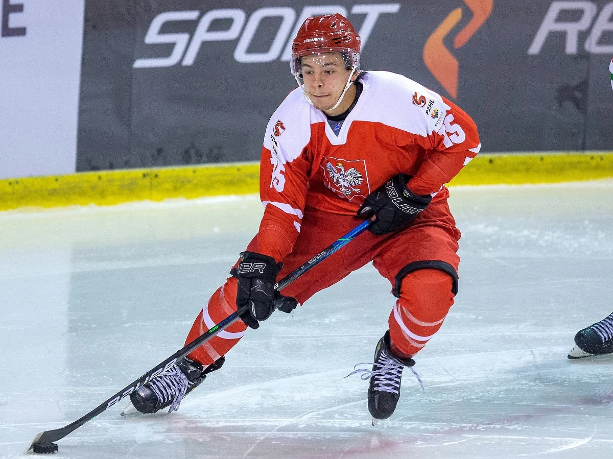 Reprezentacja Polski hokeistów po latach znów wśród najlepszych drużyn świata! Biało-Czerwoni, pokonując w piątek 6:2 Rumunię w ostatnim meczu MŚ dywizji 1A w Nottingham, przypieczętowali awans do najwyższej dywizji i w przyszłym roku zagrają ze światowymi potęgami.