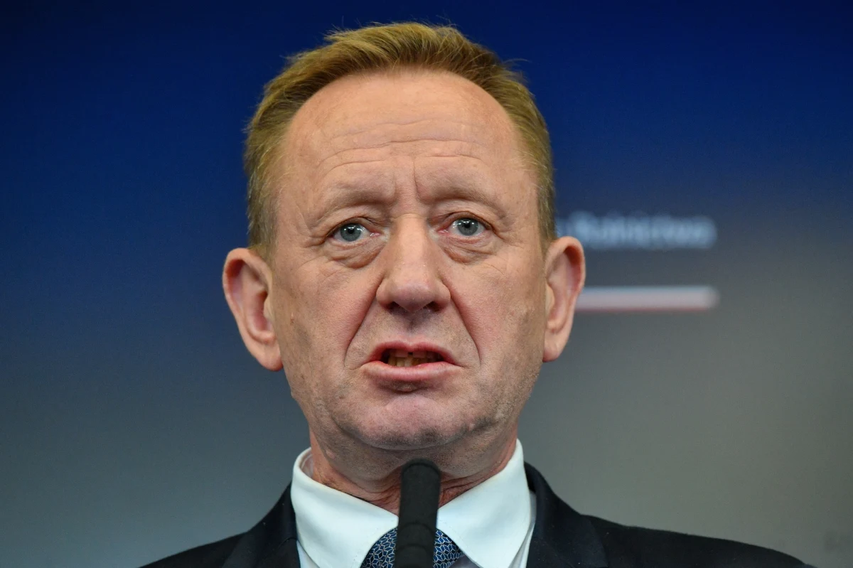 Minister rolnictwa Robert Telus zapowiedział, że Polska razem z czterema innymi krajami "przyfrontowymi" wystąpi do Komisji Europejskiej o dalszą pomoc dla rolników. Koalicja chce też przedłużenia zakazu importu czterech produktów rolnych z Ukrainy. Obecne regulacje obowiązują do 5 czerwca. Telus stwierdził też, że tranzyt przez Polskę spornych towarów wciąż będzie konwojowany a pozostałe produkty z Ukrainy będą monitorowane w systemie przewozowym SENT.