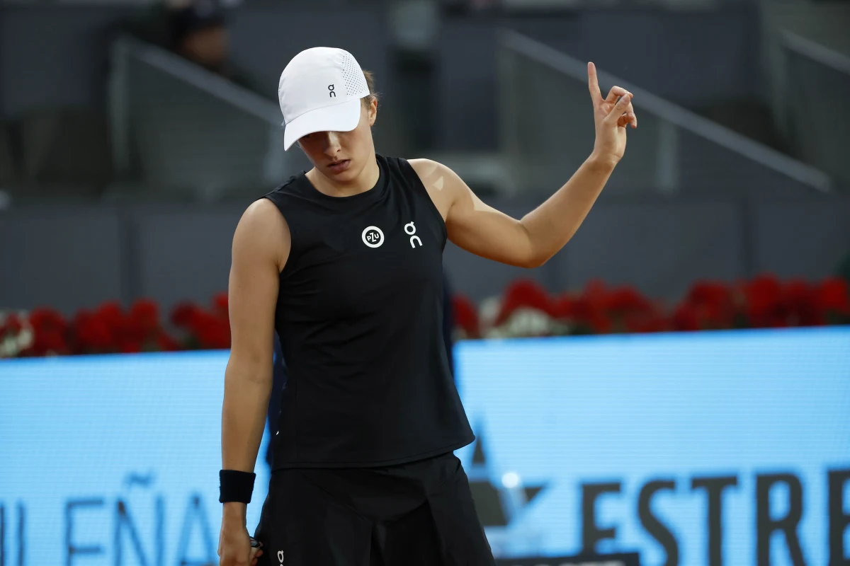 Koniec światowej dominacji Igi Świątek! Polka owszem jest wciąż najlepszą rakietą świata, ale tuż za nią w rankingu jest Aryna Sabalenka. Białorusinka drugi raz z rzędu zagra w finale turnieju WTA przeciwko Polce. Ostatnio w Stuttgarcie lepsza była Świątek. Dziś obie panie ponownie spotkają się na korcie, ale tym razem w Madrycie.