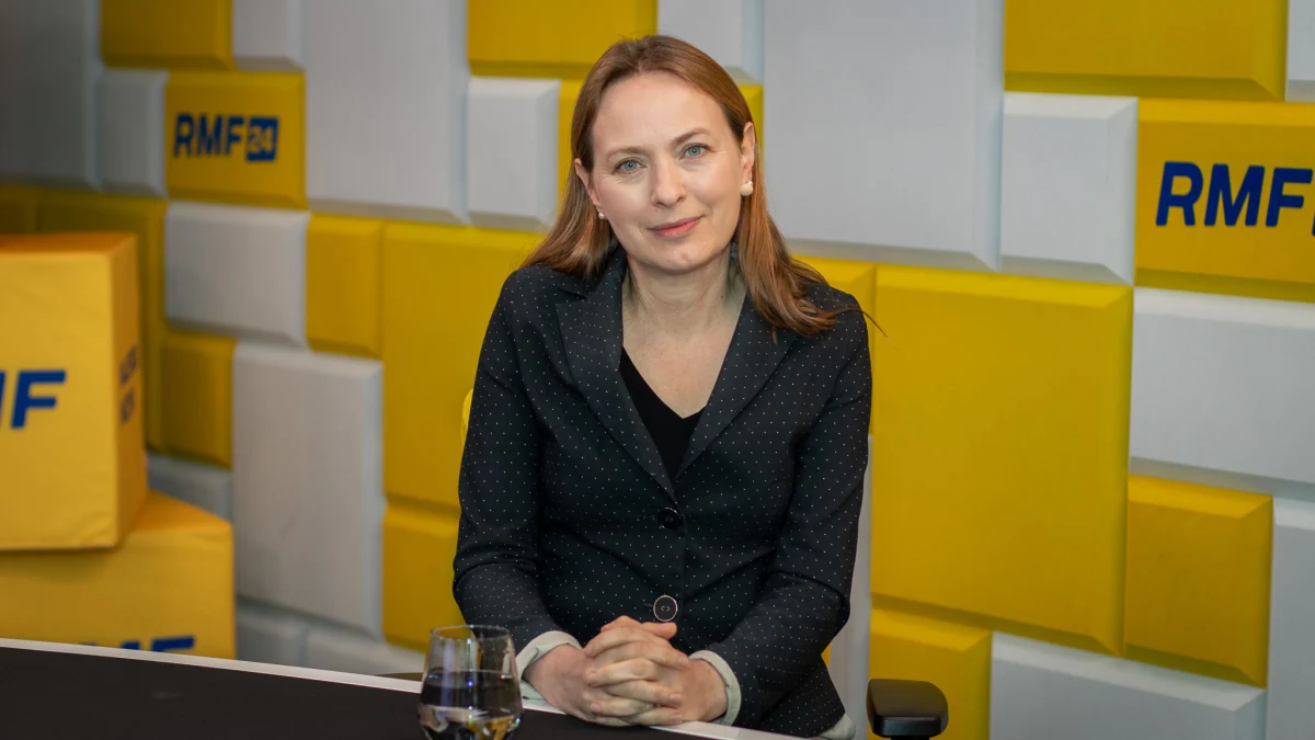 To skandaliczna wypowiedź, będąca efektem kompletnej demoralizacji i brutalizacji debaty publicznej, czy raczej takiej przekrzykiwanki propagandowej, w Rosji - w ten sposób b. ambasador RP w Moskwie Katarzyna Pełczyńska-Nałęcz oceniła niedawną wypowiedź byłego rosyjskiego rzecznika praw dziecka Pawła Astachowa. Astachow w jednym z programów rosyjskiej telewizji powiedział m.in.: "Czekałem czy ambasadora Polski znajdą pływającego w rzece Moskwa". W związku z tą wypowiedzią w piątek do MSZ wezwany został ambasador Federacji Rosyjskiej w Polsce Siergiej Andriejew. 