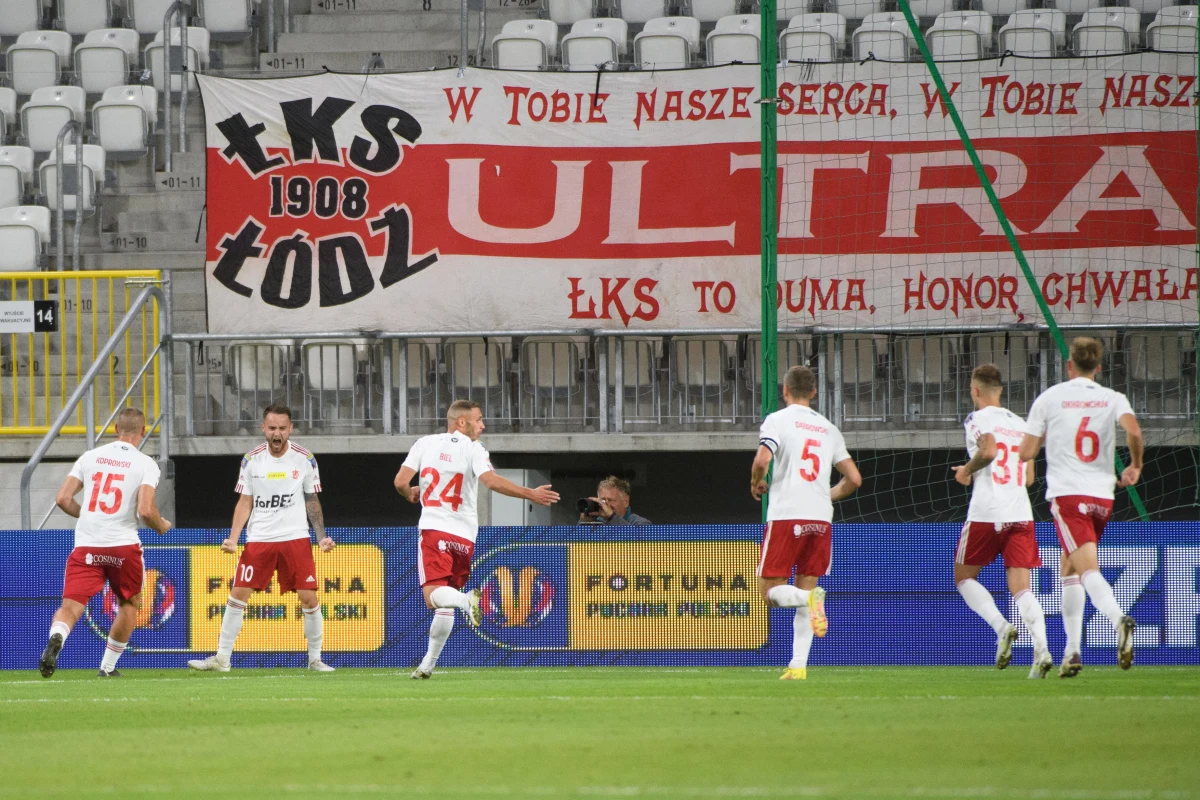 ŁKS Łódź po wygranej 3:2 z Wisłą Kraków w 30. kolejce Fortuna 1. ligi zwiększył swoje szanse na powrót do Ekstraklasy. Trener drużyny z Łodzi Kazimierz Moskal, powiedział, że "zrobiliśmy kolejny krok do awansu, jednak walka trwa dalej".