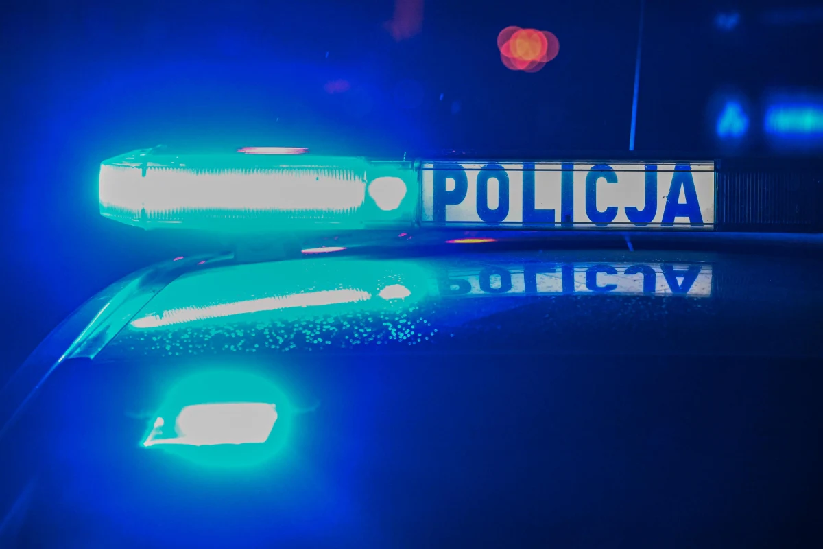 Meksykanin, który był pod wpływem alkoholu i biegał z nożem, został zatrzymany przez policję w nocy z piątku na sobotę w okolicy ul. Półwiejskiej w centrum Poznania. Jak poinformowała policja, mężczyzna będzie przesłuchany i zostaną mu przedstawione zarzuty.