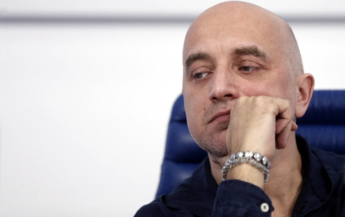 Rosyjski propagandysta i pisarz Zachar Prilepin został ranny w eksplozji samochodu w Niżnym Nowogrodzie w Rosji - poinformowała agencja informacyjna TASS. Mniej szczęścia miał jego kierowca, który zginął. Rosyjskie MSW poinformowało, że zatrzymano mężczyznę, "rodowitego Ukraińca", który ma być zamieszany w zamach.