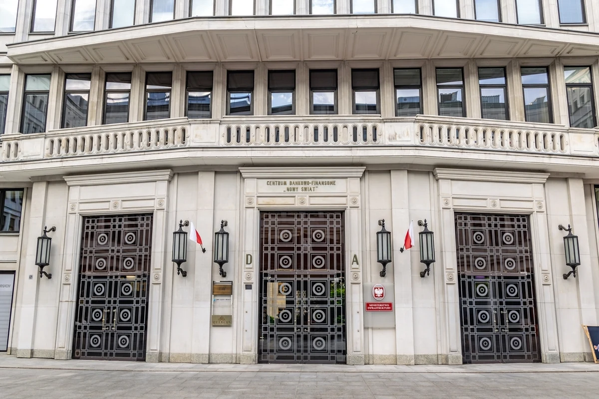 "Minister Marek Gróbarczyk zobowiązał się do przedstawienia na piśmie w ciągu maksymalnie 14 dni projektu propozycji dla rybaków rekreacyjnych" - mówi RMF FM Krzysztof Dośla, szef gdańskiego regionu "Solidarności" pytany o wczorajsze spotkanie w sprawie armatorów rybołóstwa rekreacyjnego. Rozmowa w Ministerstwie Infrakstruktury była skutkiem protestu z kwietnia. Armatorzy zablokowali wtedy drogę do bazy kontenerowej w Gdańsku, domagając się realizacji porozumienia sprzed ponad 3 lat - chodzi o rekomepensaty za zakaz połowu dorsza.