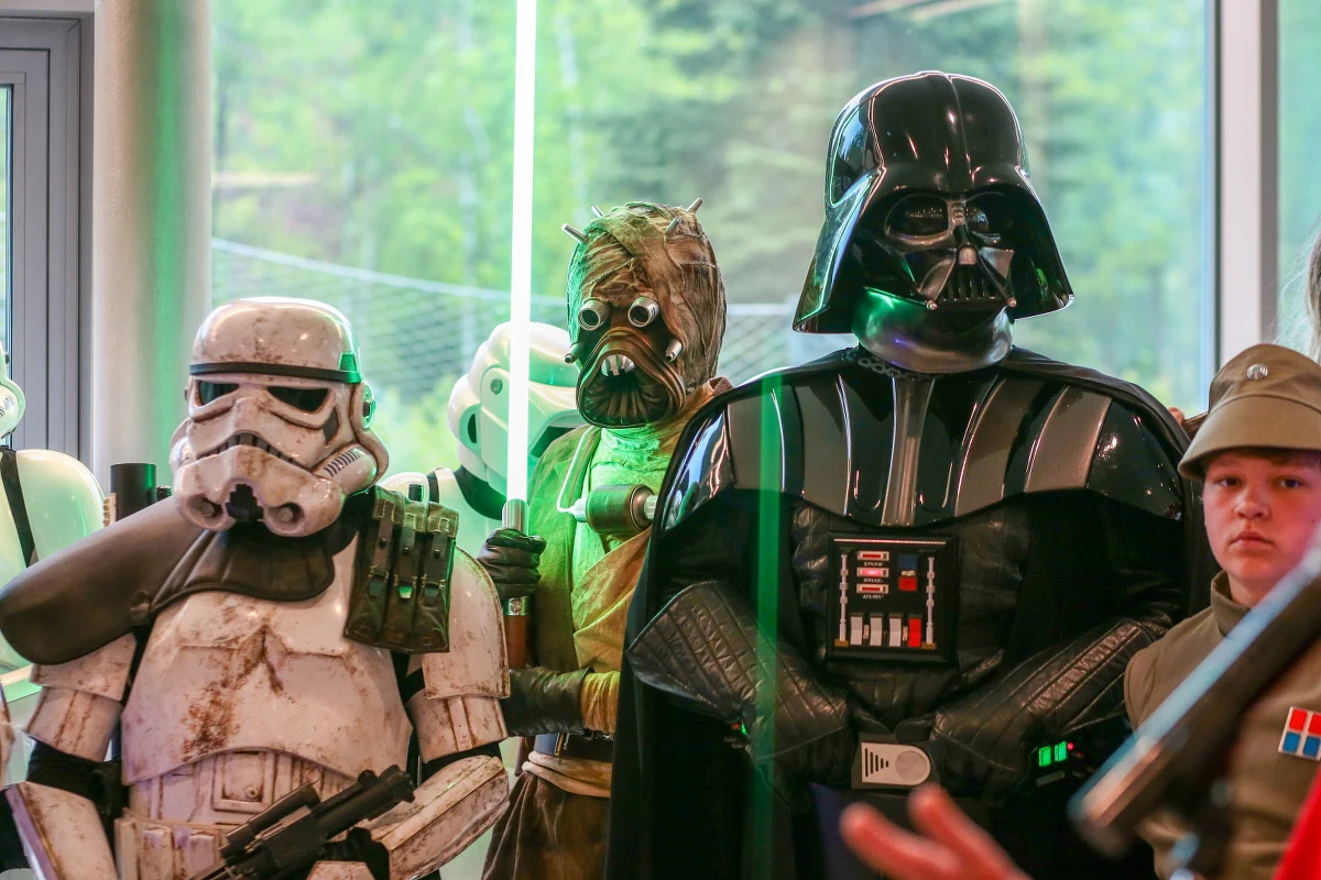 Cosmicon, czyli impreza dla miłośników fantastyki, odbyła się w Planetarium Śląskim w Chorzowie (woj. śląskie). W ramach wydarzenia zaplanowano wykłady, panele, koncerty, wystawy, pokazy i konkurs cosplay (przebrań za bohaterów).