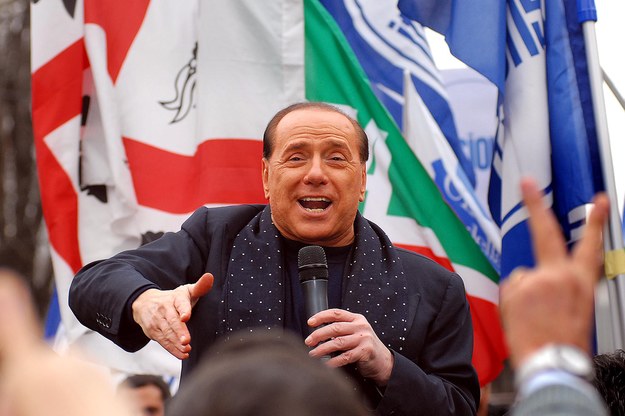 Berlusconi pokazał się pierwszy raz od czasu hospitalizacji. Owacje na stojąco