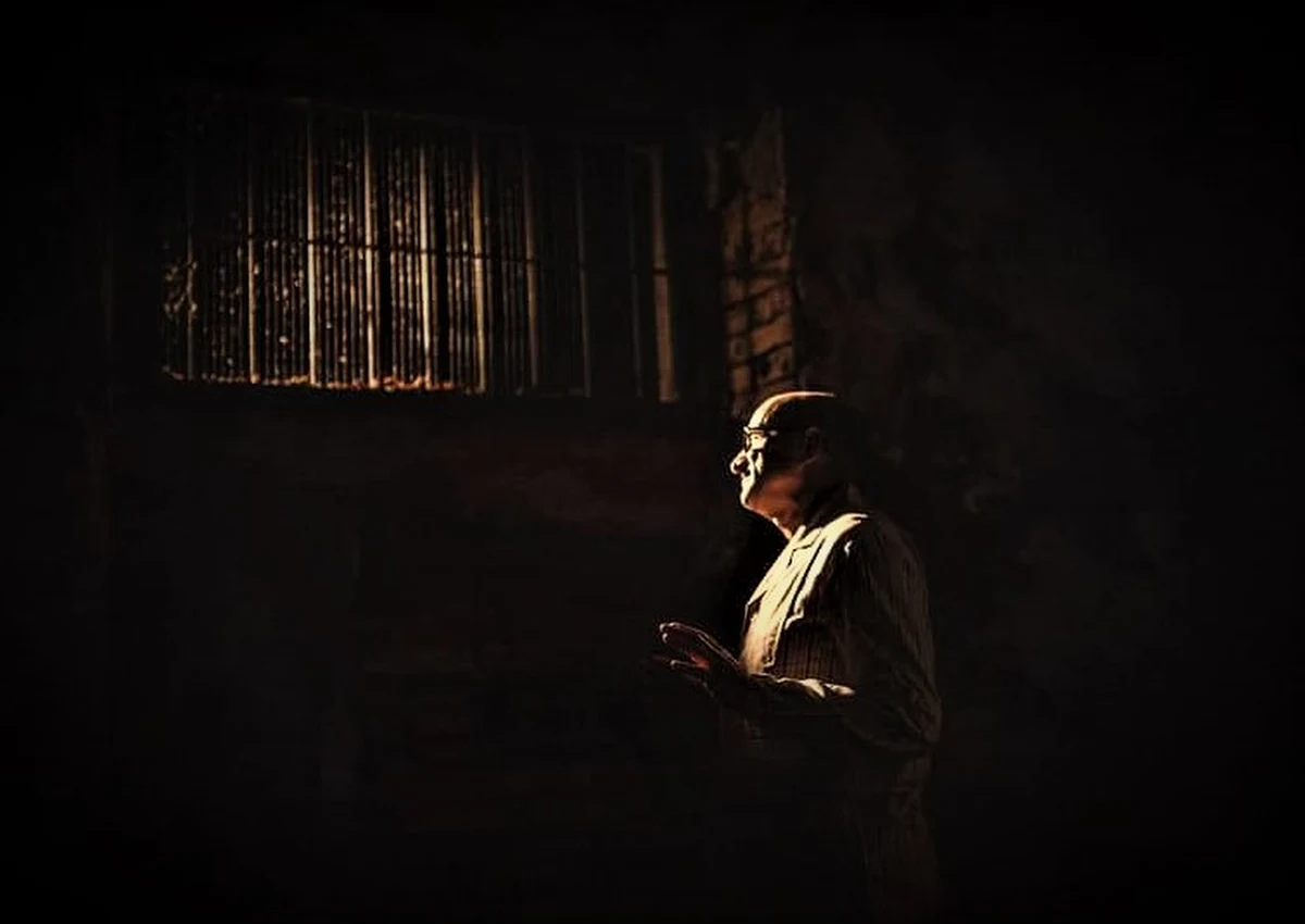 Intelektualna niepełnosprawność, niezdolność do samodzielnego ruchu, życie znacznie trudniejsze niż codzienna egzystencja ludzi cieszących się dobrym zdrowiem, niemających żadnych problemów z chodzeniem, widzeniem, słyszeniem, mową, słowem z osobistą swobodą funkcjonujących w świecie – to nie tylko w Polsce problem polityczny. Jeśli jest obecny w przestrzeni publicznej, a nie osobistej, zwykle pojawia się jako tzw. gorący temat – partyjnych „debat”, nierzadko łamiących reguły dyskusji.  