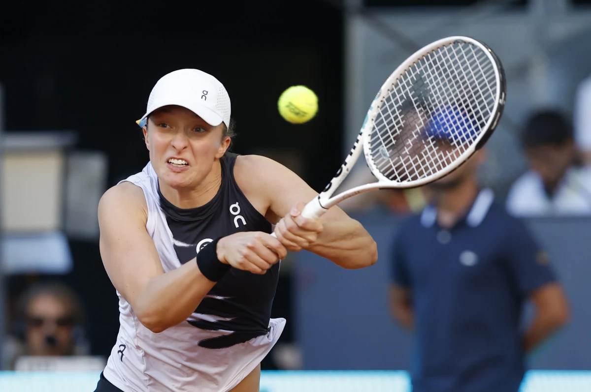 Iga Świątek przegrała finałowy mecz turnieju WTA 1000 w Madrycie. Świątek zdołała wygrać jednego seta, ale ostatecznie musiała uznać wyższość świetnie dysponowanej Białorusinki Aryny Sabalenki. Mecz zakończył się wynikiem 3:6, 6:3, 3:6. 