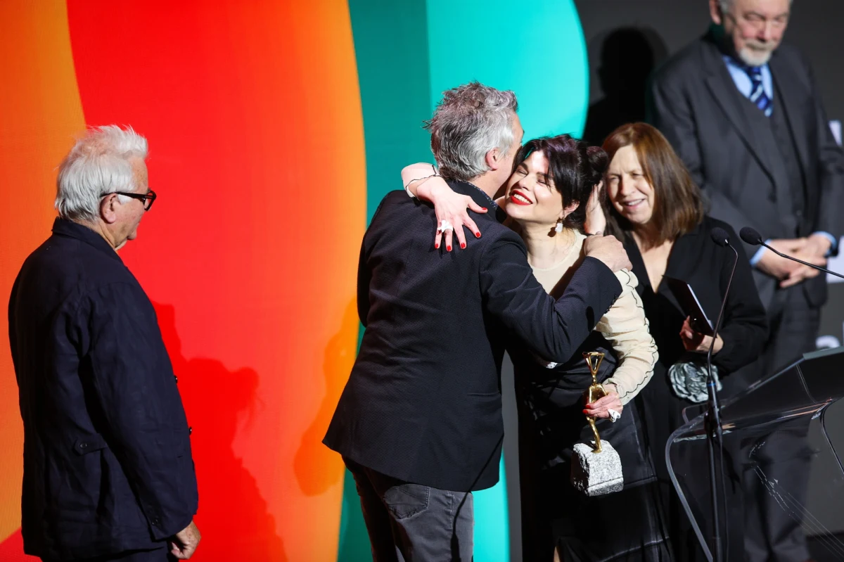 Za nami Gala Zamknięcia 16.edycji festiwalu Mastercard OFF Camera. Laureatką Krakowskiej Nagrody Filmowej Andrzeja Wajdy została Tonya Noyabrova za film "Do you love me?". Krakowską Nagrodę Filmową otrzymał film "Tata", który zwyciężył w Konkursie Polskich Filmów Fabularnych. 