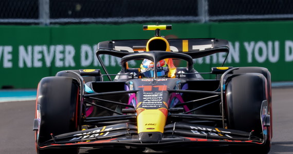 ​Meksykanin Sergio Pérez z zespołu Red Bull Racing był najszybszy w kwalifikacjach do niedzielnego wyścigu Formuły 1 o Grand Prix Miami, piątej rundy mistrzostw świata. Ostatnia faza walki o pole position (Q3) została przerwana po wypadku Charlesa Leclerca z Ferrari.