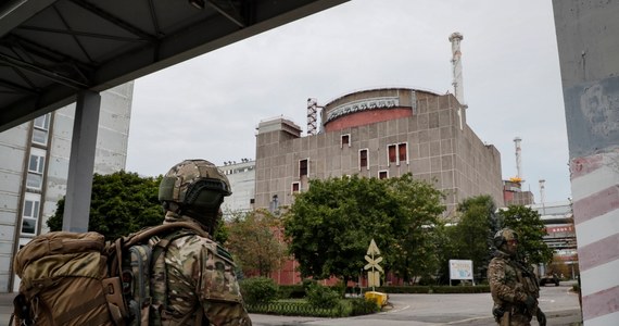 Rosjanie ewakuują cywilów, mających paszporty Federacji Rosyjskiej, z Enerhodaru – miasta, obok którego znajduje się Zaporoska Elektrownia Atomowa, oraz 18 okolicznych miejscowości. Szef Międzynarodowej Agencji Energii Atomowej ostrzegł, że sytuacja wokół kontrolowanej przez Rosję elektrowni jądrowej Zaporoże staje się "coraz bardziej nieprzewidywalna i potencjalnie niebezpieczna".