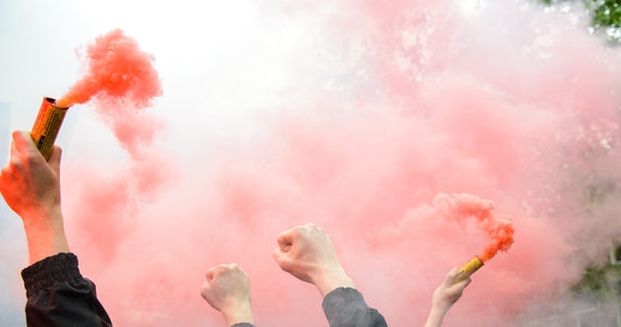 Ponad 150 kibiców zostało aresztowanych w Amsterdamie za śpiewanie antysemickich przyśpiewek przed meczem ligowym Ajaksu Amsterdam z Alkmaarem - poinformowała holenderska policja.