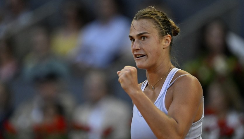 Aryna Sabalenka increases her advantage over Iga Świątek.  Another easy win