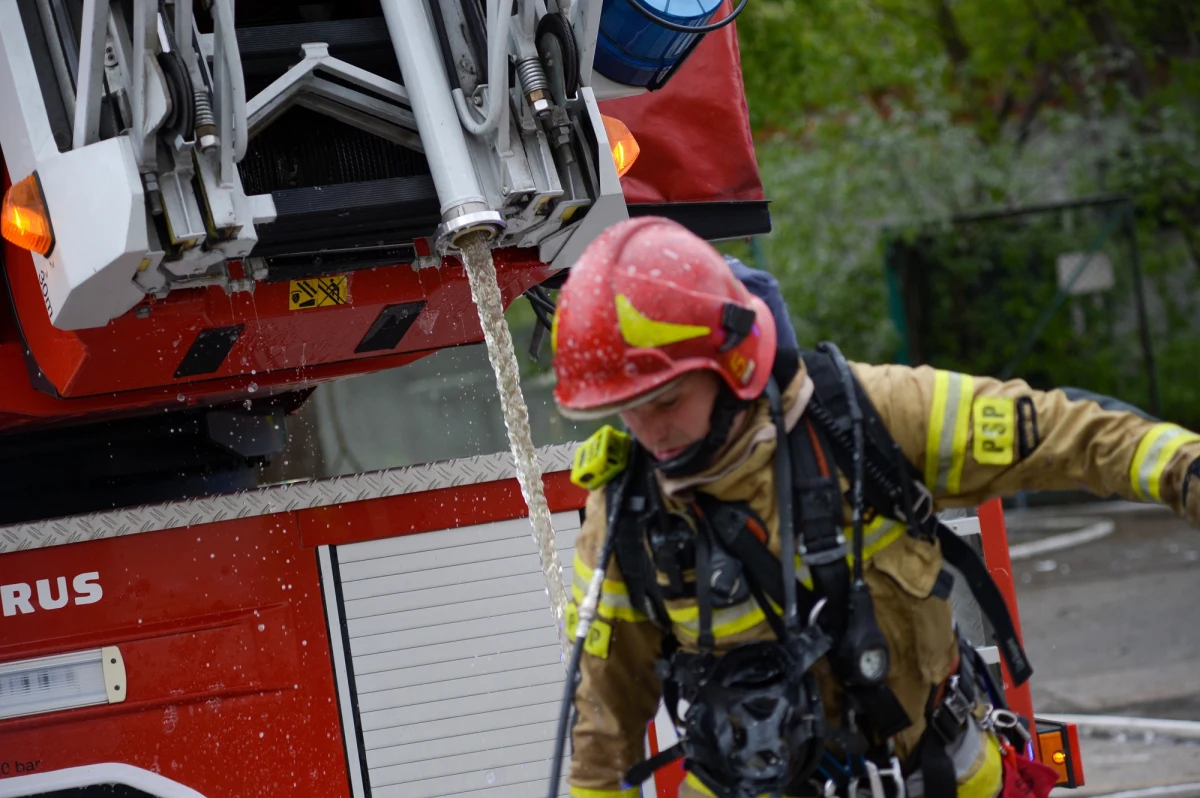 W niedzielę strażacy otrzymali zgłoszenie o pożarze w jednym z domów w miejscowości Łupowo (pow. gorzowski). Jak poinformował rzecznik lubuskiej PSP st. kpt. Arkadiusz Kaniak, w jednym ze spalonych pomieszczeń znaleziono zwęglone zwłoki.