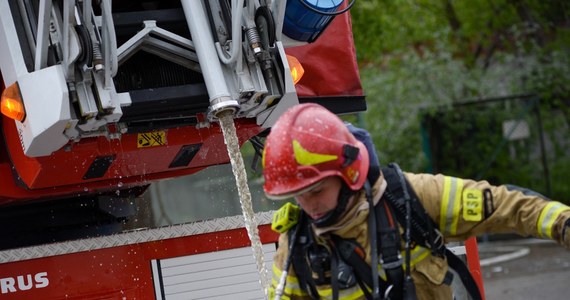 W niedzielę strażacy otrzymali zgłoszenie o pożarze w jednym z domów w miejscowości Łupowo (pow. gorzowski). Jak poinformował rzecznik lubuskiej PSP st. kpt. Arkadiusz Kaniak, w jednym ze spalonych pomieszczeń znaleziono zwęglone zwłoki.