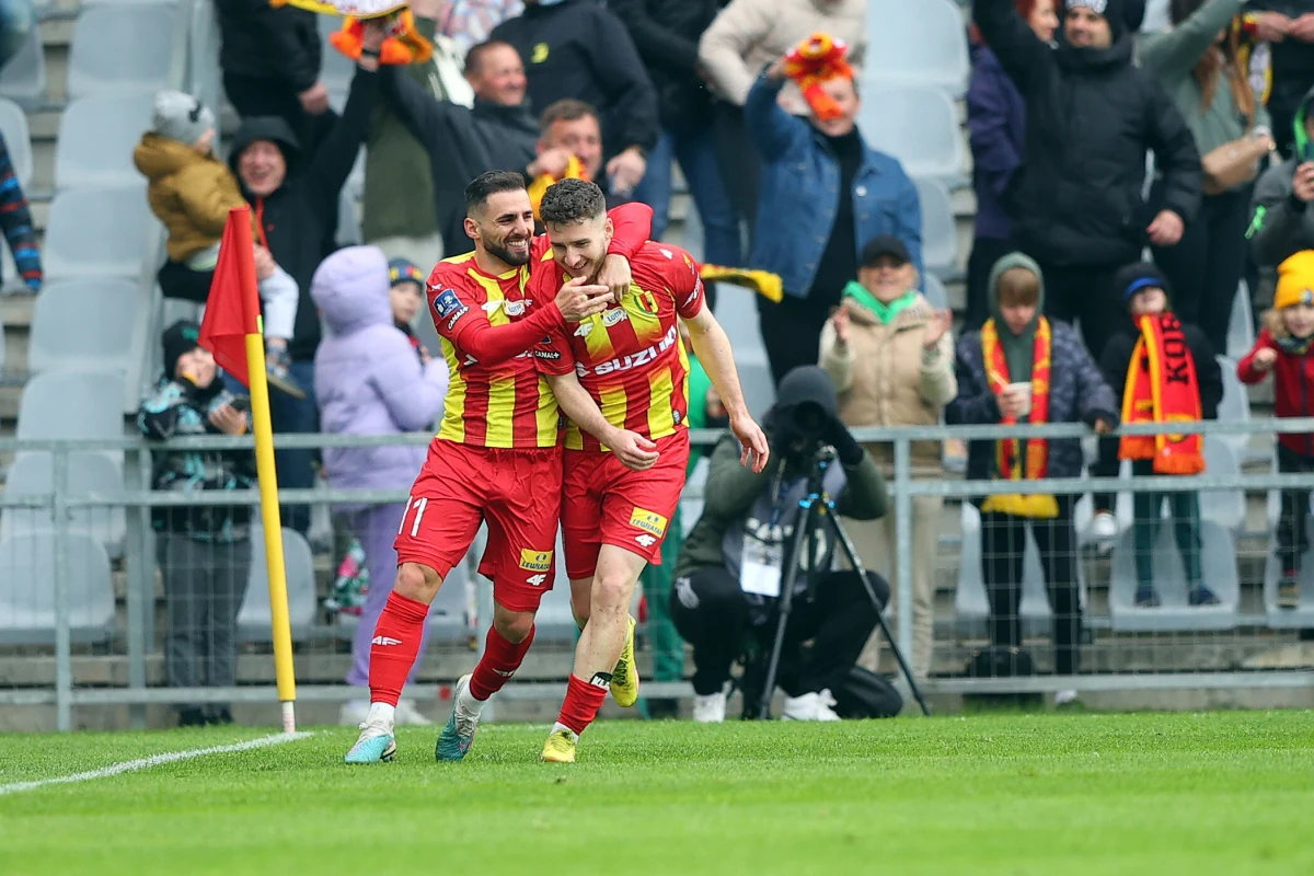 Raków Częstochowa musi odłożyć świętowanie zdobycia mistrzostwa Polski. Lider PKO BP Ekstraklasy przegrał z Koroną Kielce 0:1. Do przypieczętowania tytułu drużynie spod Jasnej Góry wystarczyłby dziś tylko remis.