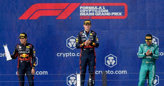 Broniący tytułu i prowadzący w klasyfikacji generalnej mistrzostw świata Formuły 1 Max Verstappen (Red Bull) wygrał w Miami wyścig o Grand Prix USA, piątą rundę cyklu. Holender startował dopiero z dziewiątego miejsca, ale i tak nie dał szans rywalom.