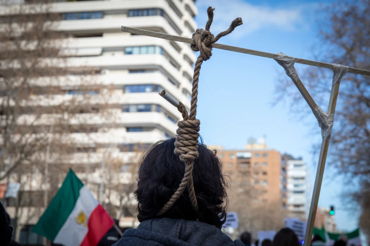 ​Dwie osoby zostały powieszone w Iranie za bluźnierstwo - podała w poniedziałek agencja Reutera, powołując się na oficjalny portal irańskiego sądownictwa, Mizan. Nie poinformowano, kiedy przeprowadzono egzekucje.