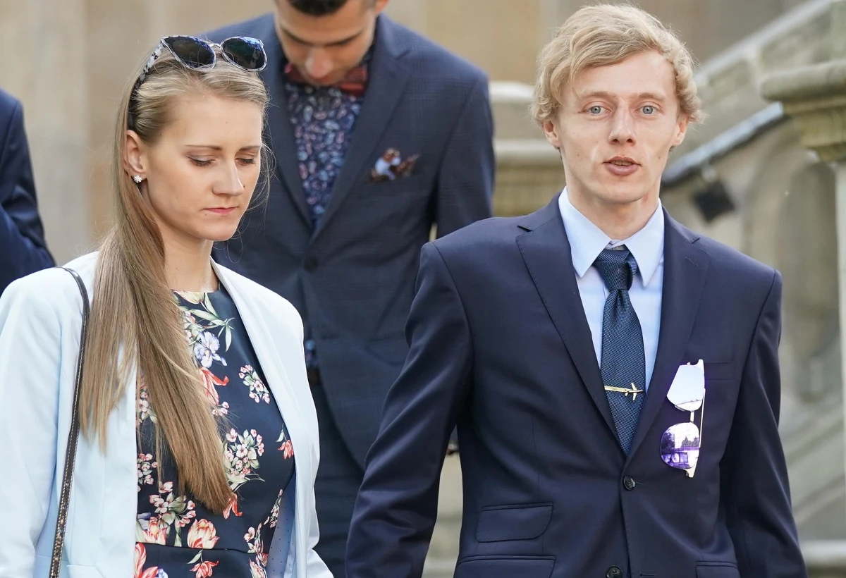 Marta Kubacka, żona naszego znakomitego skoczka Dawida Kubackiego, zamieściła w mediach społecznościowych wzruszający wpis, odnosząc się do swoich problemów zdrowotnych. "Pamiętaj kochanie, że jeszcze wiele przed Tobą" - zwróciła się do męża, dziękując mu jednocześnie za ogromne wsparcie.