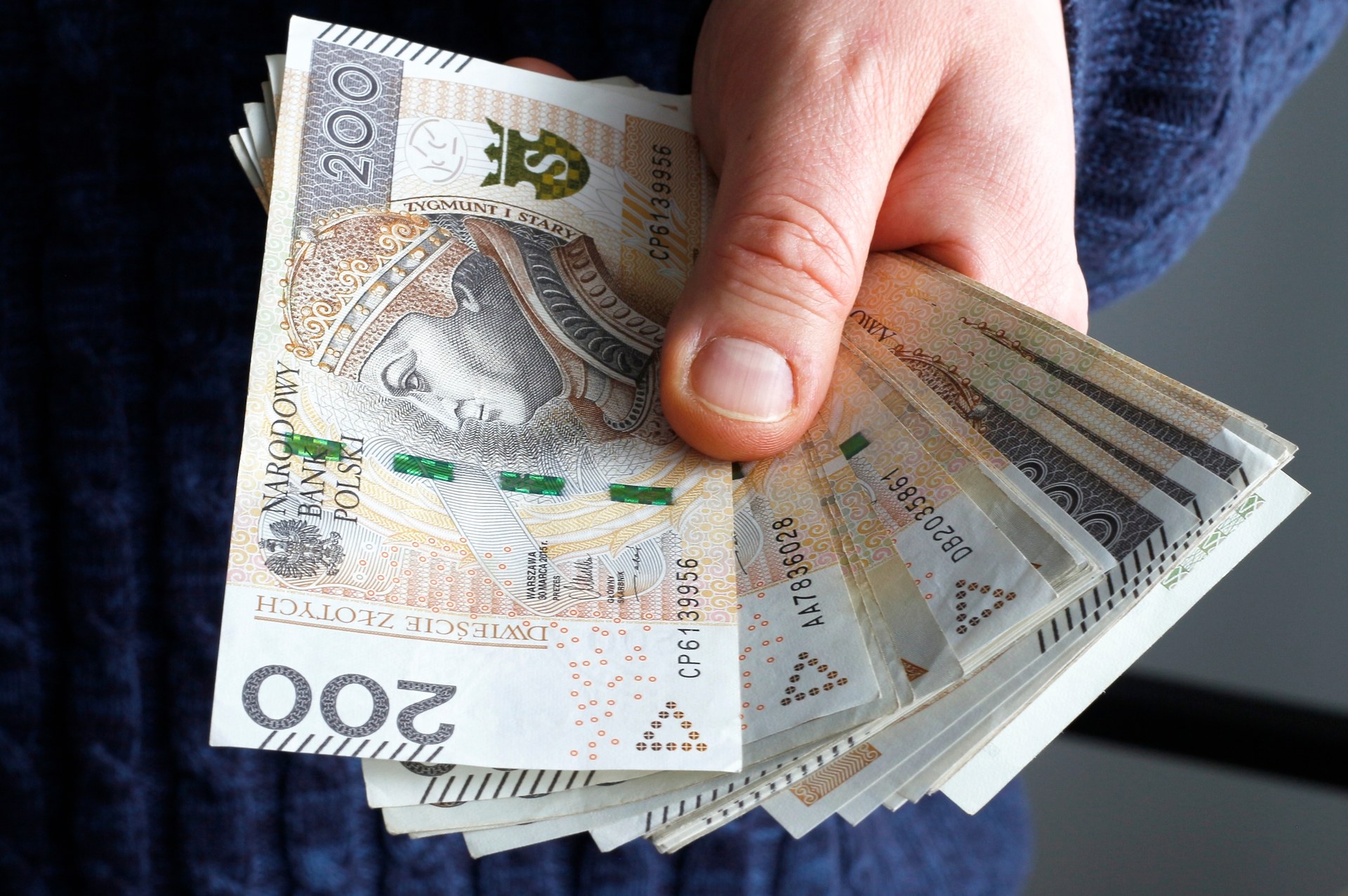 Pieniądze na ulicy. Dwie osoby zwróciły gotówkę - RMF 24