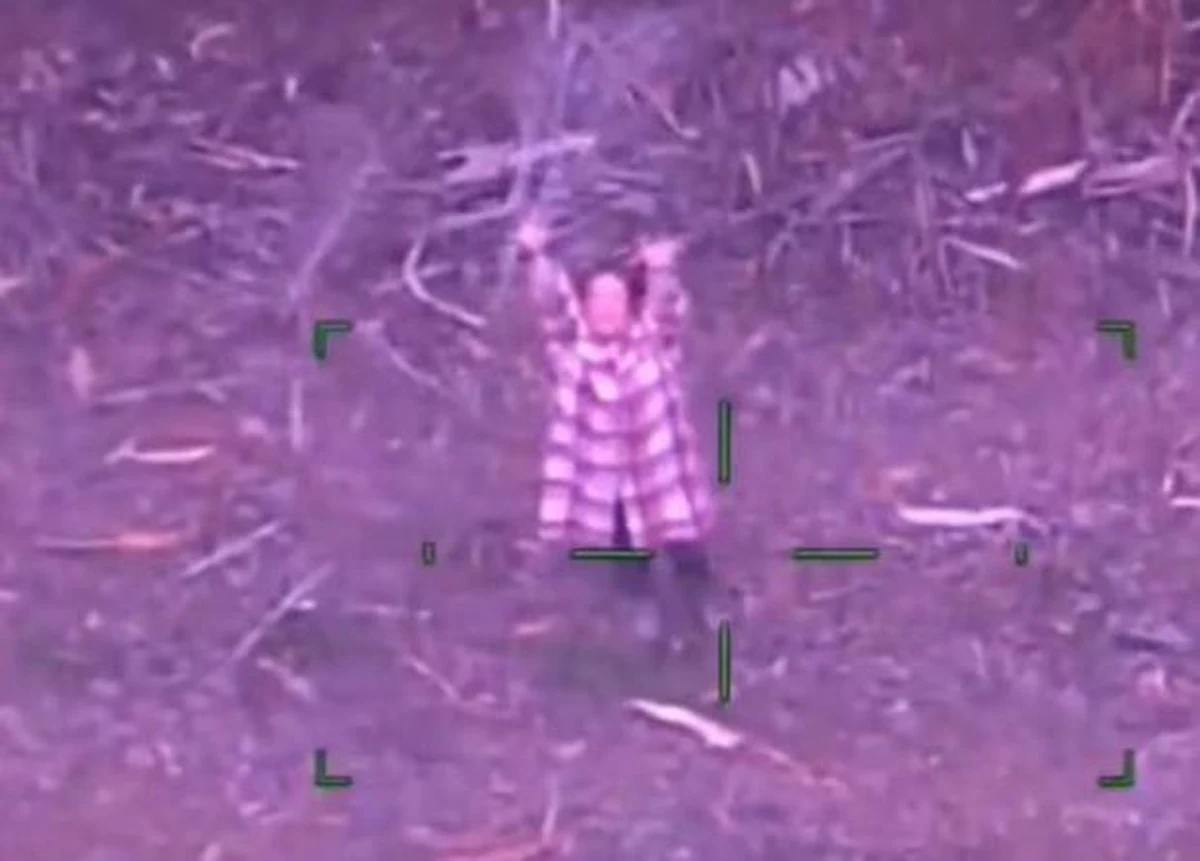 48-letnia kobieta przetrwała pięć dni w australijskim buszu, jedząc lizaki i wypijając łyk po łyku butelkę wina. 