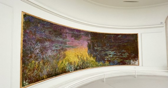 Jedną z najbardziej popularnych atrakcji turystycznych w Paryżu staje się seria gigantycznych obrazów sławnego francuskiego impresjonisty Claude'a Moneta pt. "Lilie wodne". Można je zobaczyć w zmodernizowanym Muzeum Oranżerii.