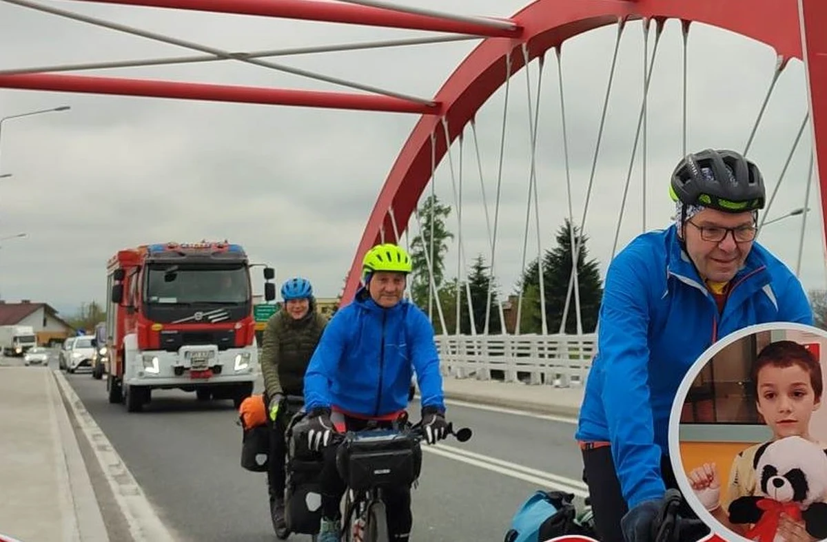 Podjęli się tego wyzwania, bo w ten sposób chcą udowodnić, że nie ma rzeczy niemożliwych! Chodzi o trzech rowerzystów z powiatu krakowskiego i myślenickiego, którzy na rowerach jadą do Hiszpanii. Tej trudnej i wymagającej wyprawie, podczas której przejadą około 4 tysięcy kilometrów, będzie towarzyszyć zbiórka pieniędzy dla 7-letniego Frania Foremnego, u którego w zeszłym roku zdiagnozowano nowotwór złośliwy.
