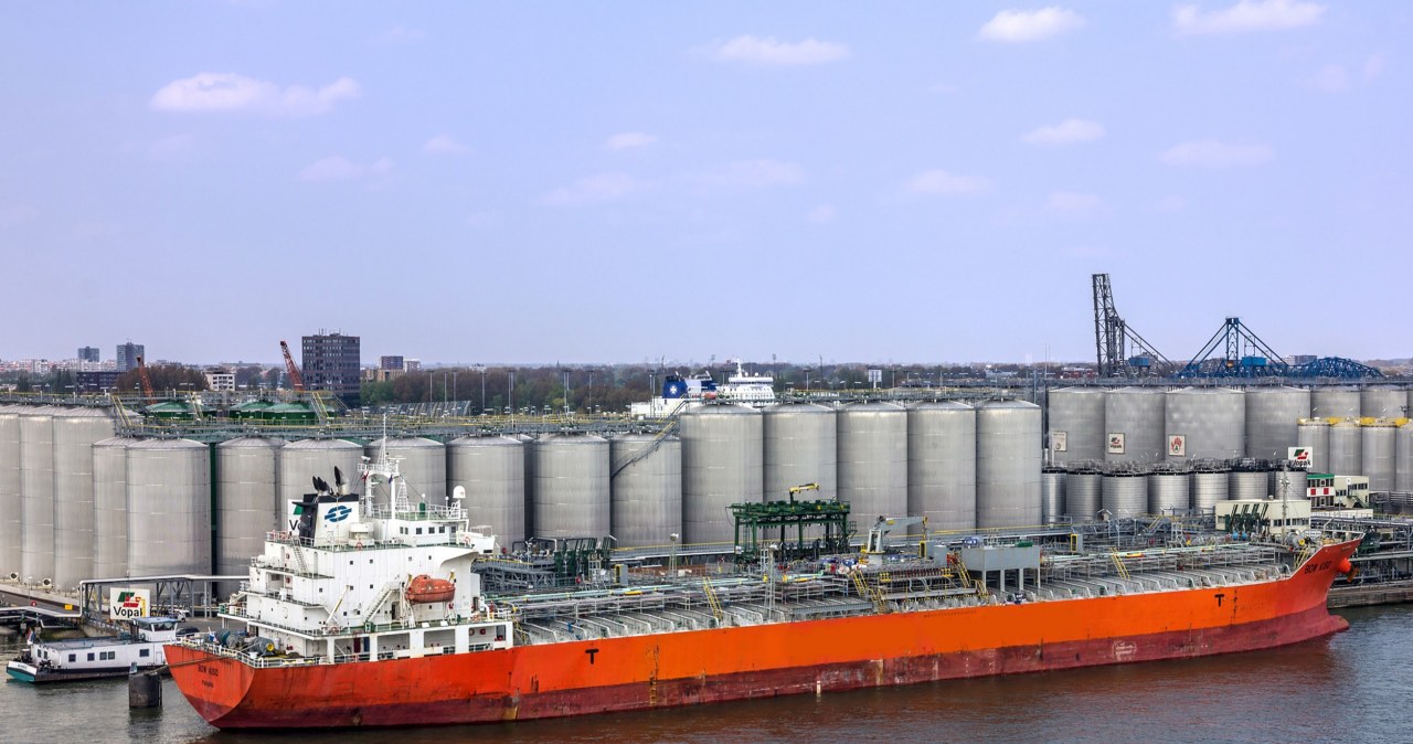 Całkowity zakaz transportu rosyjskiej ropy? KE chce uderzyć we flotę cieni