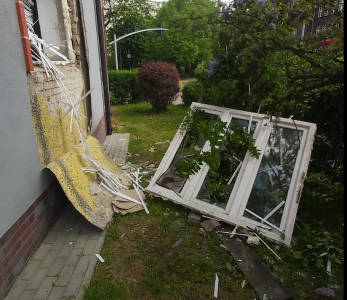 Jedna osoba trafiła do szpitala po wybuchu gazu w Bytomiu (woj. śląskie). Do zdarzenia doszło w jednym z mieszkań w kamienicy.