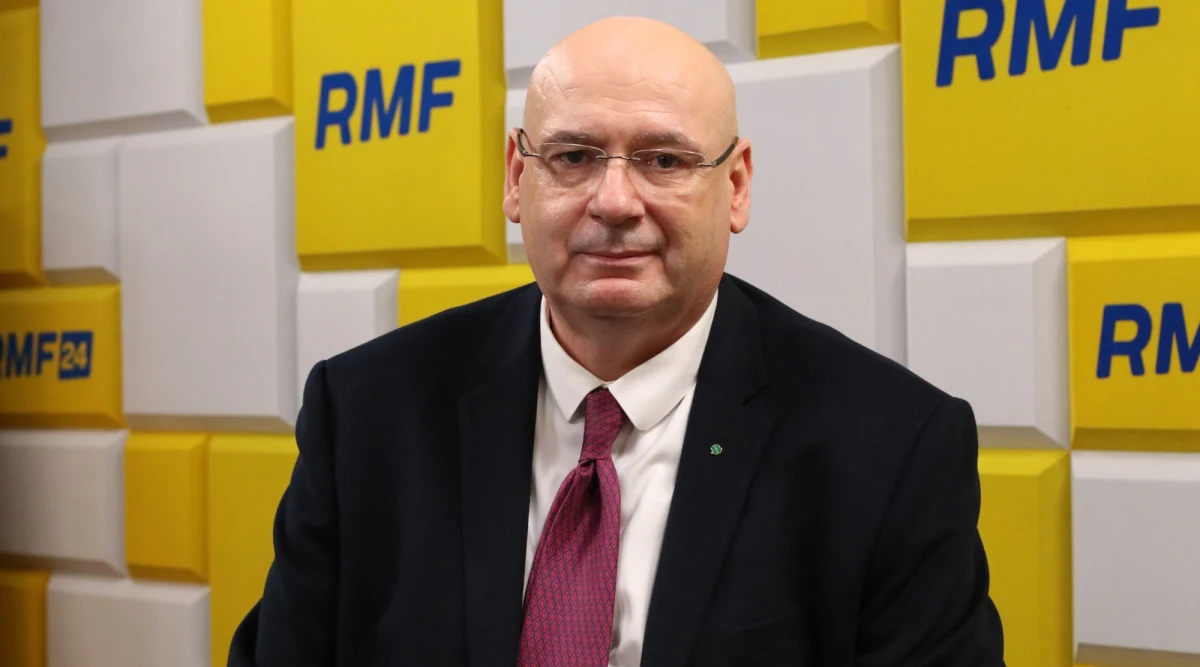 "Za co bierzecie pieniądze? Kompromitujecie się, tocząc wewnętrzne walki pomiędzy kaczystami i ziobrystami. To jest skandal, jakiego jeszcze Polska nie widziała" – zwrócił się poseł Piotr Zgorzelski, gość Rozmowy w południe w RMF FM, do sędziów Trybunału Konstytucyjnego. Jak zapowiedział, opozycja nie poprze propozycji PiS zmniejszenia liczebności składu orzekającego TK, bo to jest problem, który partia rządząca sama wywołała.