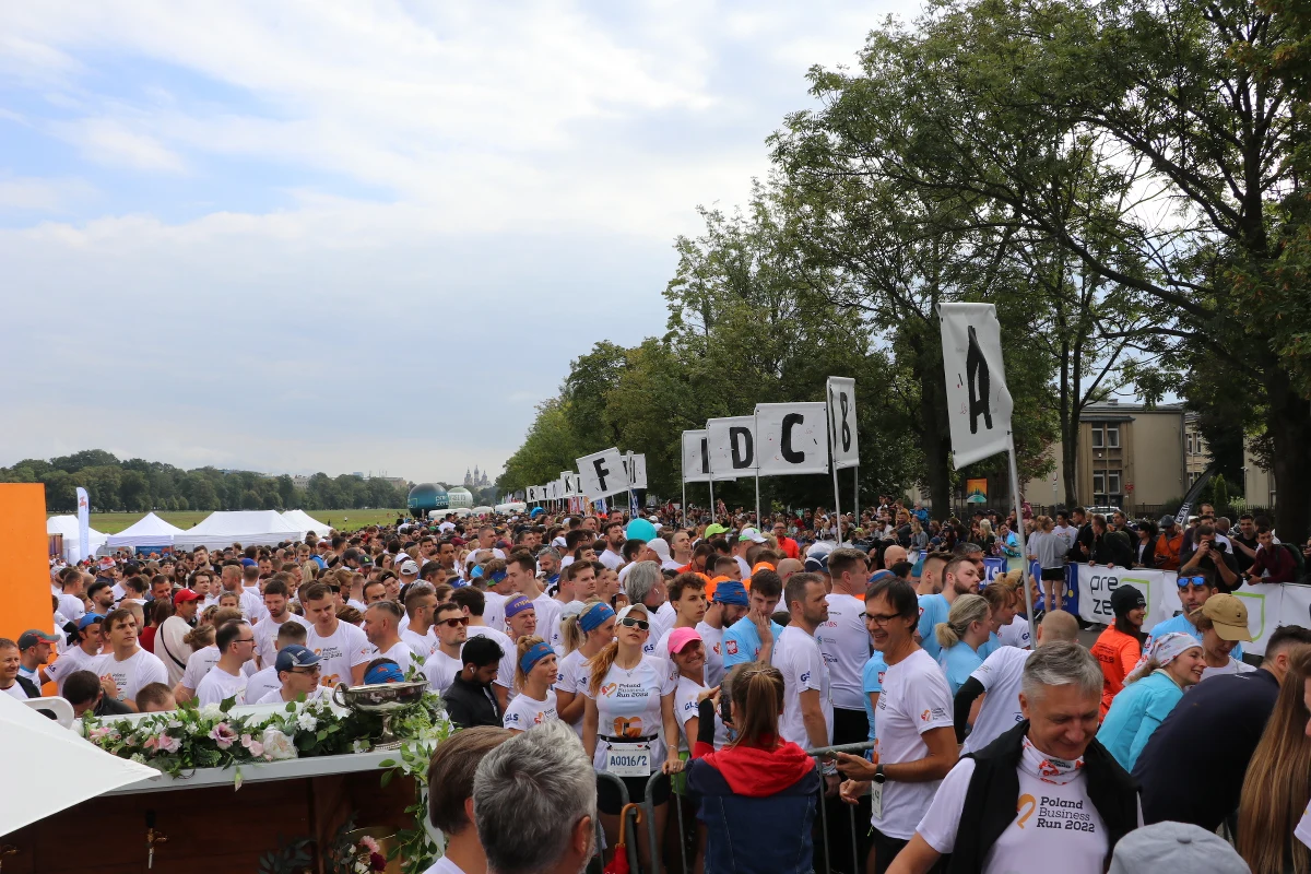 Nawet 9 tysięcy osób może stawić się na starcie tegorocznej edycji Poland Business Run. 9 maja ruszyły zapisy do tej wyjątkowej imprezy. Potrwają tylko do końca miesiąca lub wyczerpania przewidzianego limitu miejsc.