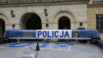 Warszawa: 61-latek zaatakowany ostrym narzędziem. Policja szuka napastnika