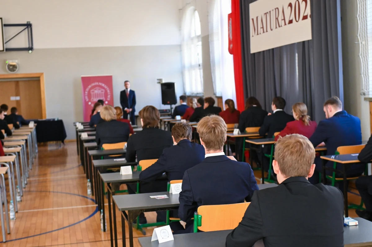 Centralna Komisja Edukacyjna opublikowała arkusze egzaminacyjne z matury z języka angielskiego na poziomie rozszerzonym i na poziomie dwujęzycznym. Egzamin ten nie jest obowiązkowy.