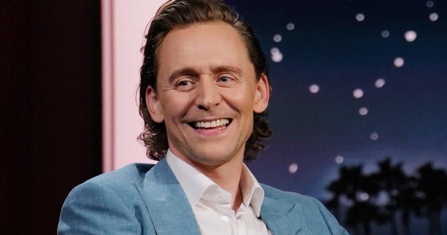 Kolejne opowiadanie ze zbioru "Jest krew..." autorstwa Stephena Kinga doczeka się ekranizacji. Będzie nim "Życie Chucka". W rolach głównych w produkcji wystąpią Tom Hiddleston oraz Mark Hamill. Wyreżyseruje ją na podstawie własnego scenariusza Mike Flanagan.